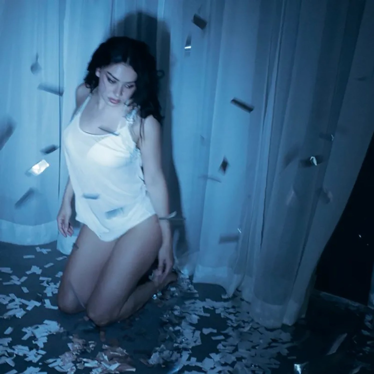 CHARLI XCX 'party 4 u'